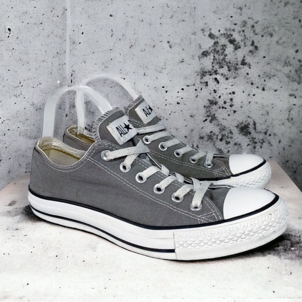 Converse Low Top Gray Sneaker Women 9 Men 7